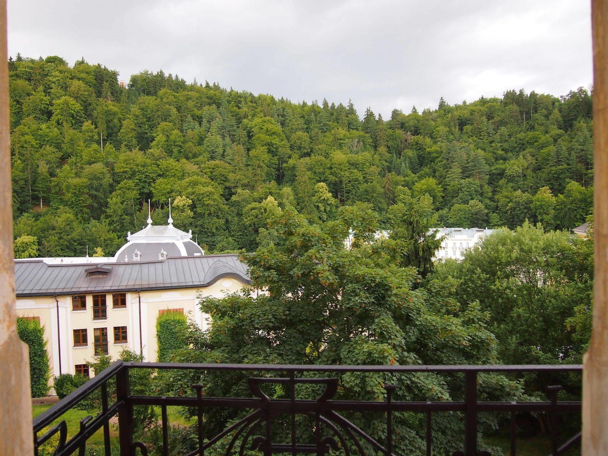 Lyra Apartments Karlovy Vary Exterior photo