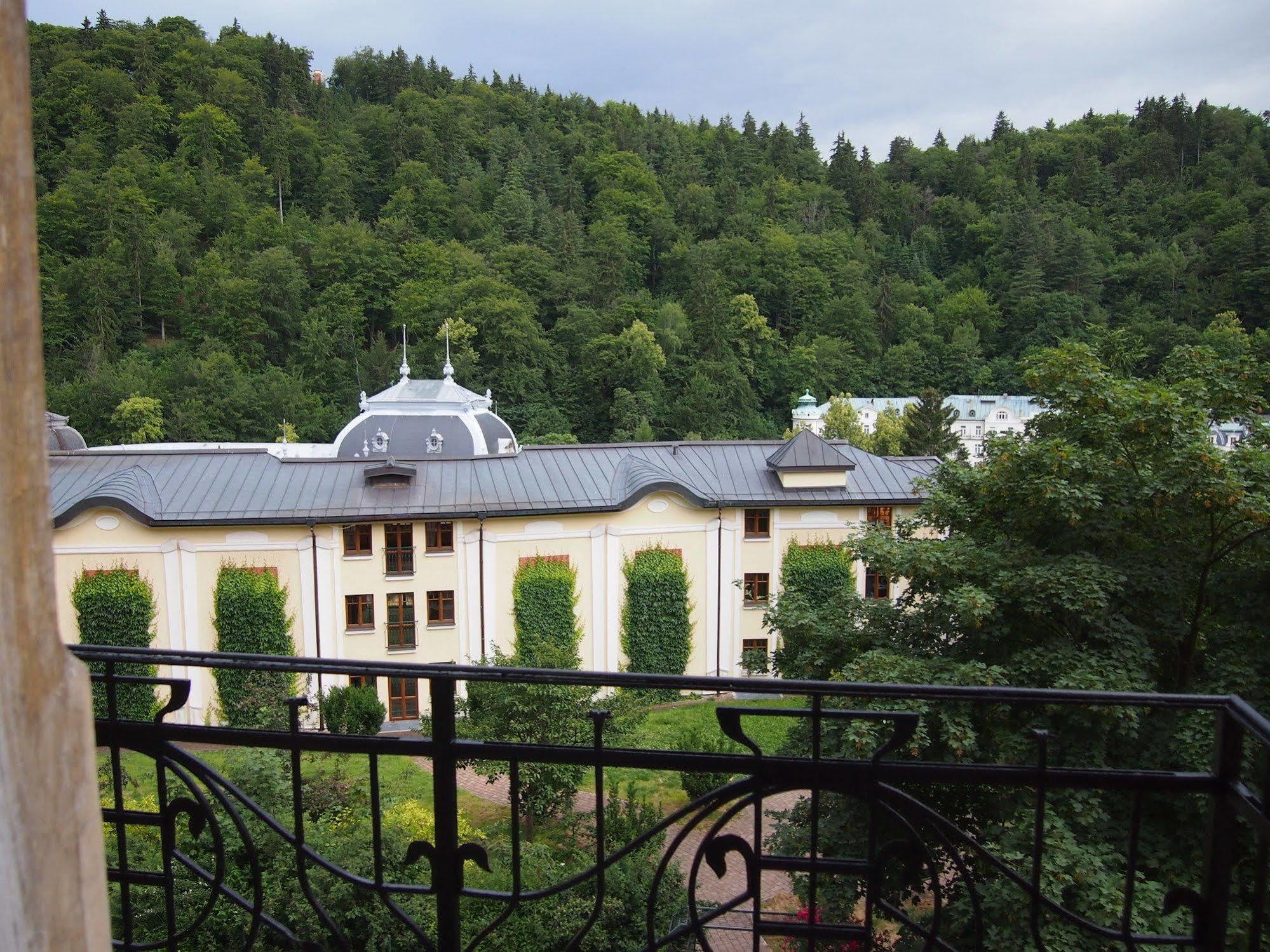 Lyra Apartments Karlovy Vary Exterior photo
