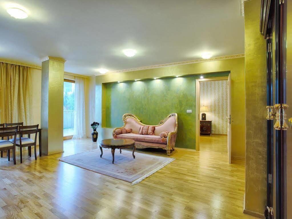 Lyra Apartments Karlovy Vary Exterior photo